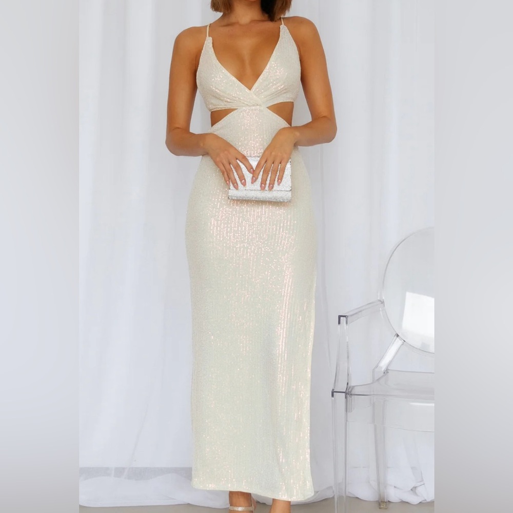 Never worn. Create The Spell Midi Dress Cream Sequin
Hello Molly. Size: Small - Picture 1 of 2